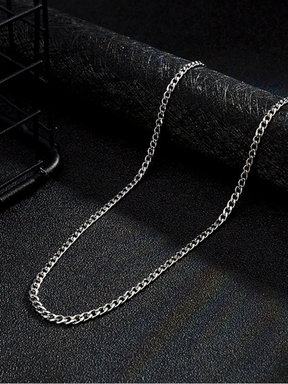 Silver Men's Chain Necklace - Sleek Grooming Accessory